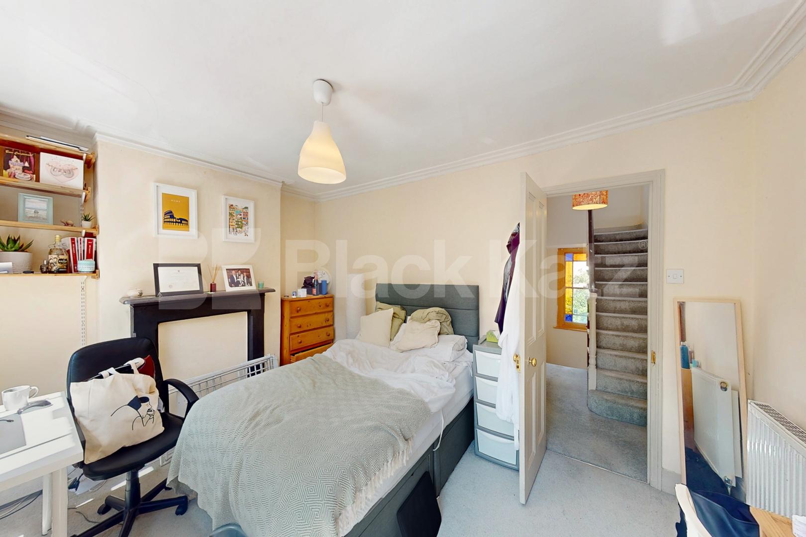 Triplex Georgian townhouse with two bathrooms and patio garden Henshaw Street, Elephant and Castle/Borough